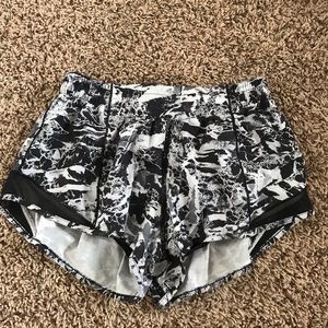 black and white lulu lemon shorts